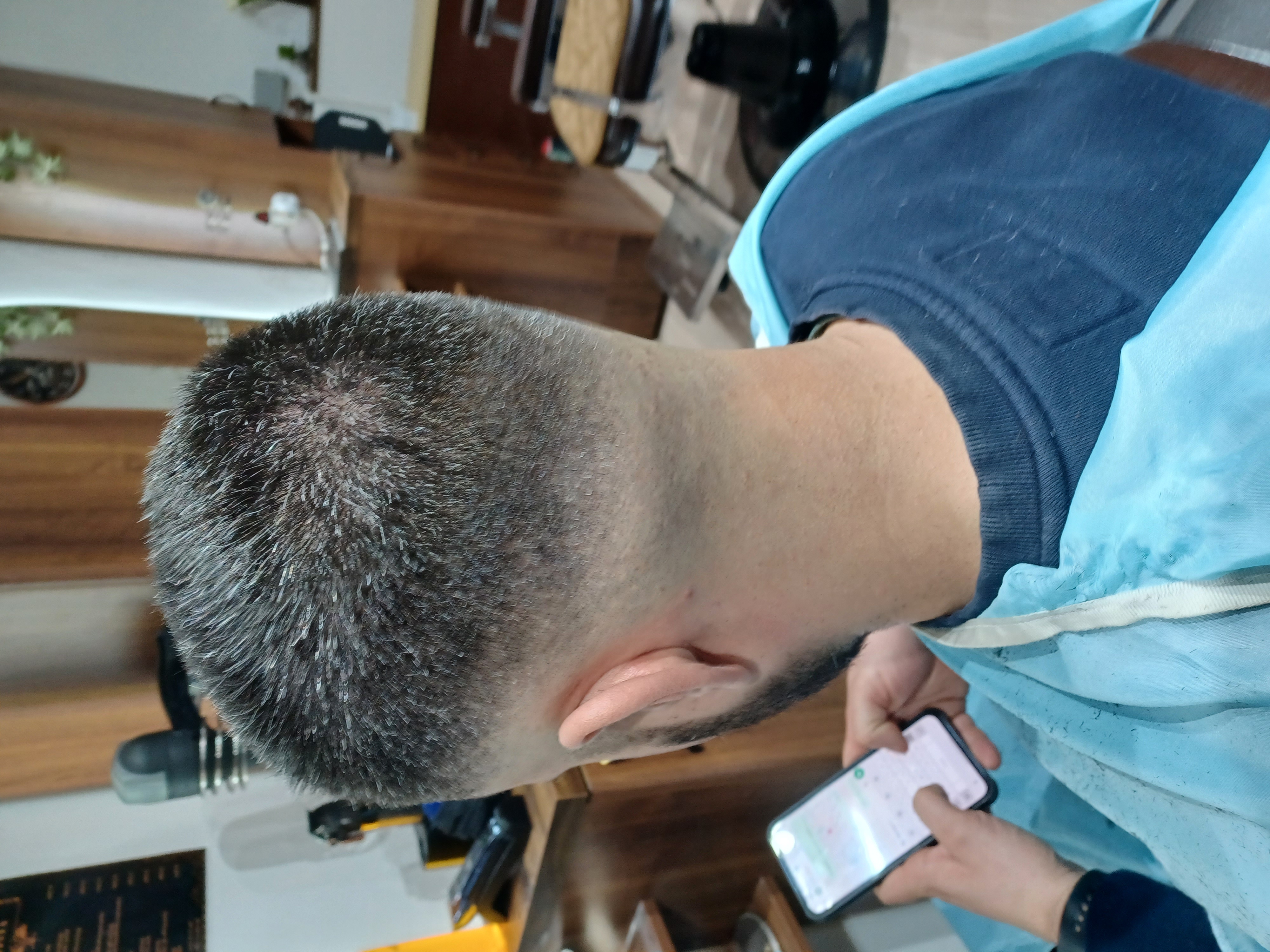 Stílusos borbélyüzlet belső – Nyíregyháza